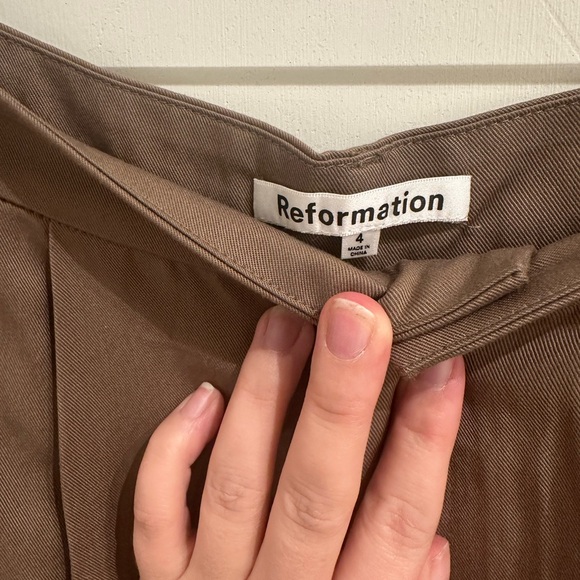 Reformation Mason High-Waist Shorts in Mushroom, Size 4, Like New - Picture 3 of 4